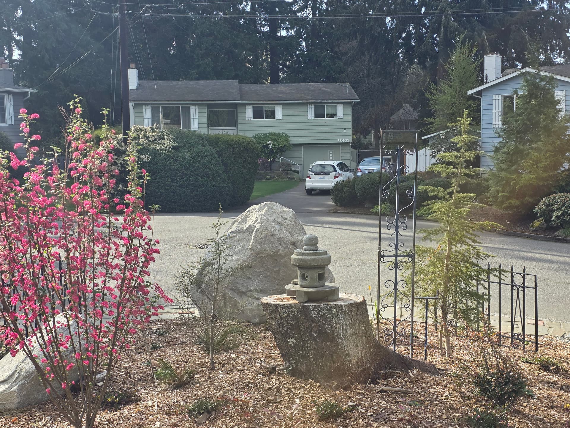 Gallery photos for Dead Pine Corner Turned Into a Bold Native Stone Landscape: Image #1