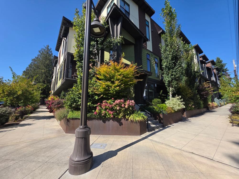 Gallery photos for Bi-Weekly Garden Maintenance Keeping This Mountlake Terrace Condo Complex Looking Sharp: Image #1